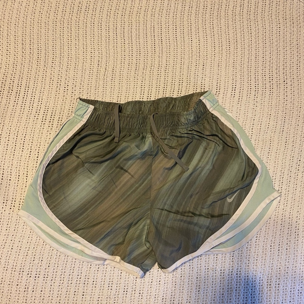 Women’s Nike Shorts  Medium